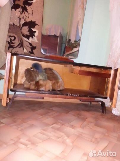 Трюмо с зеркалом