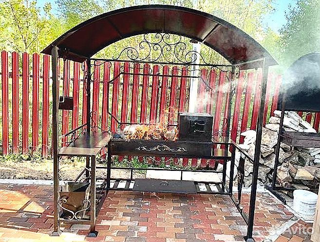 Мангал с крышей