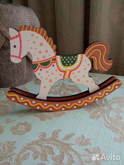 Лошадка деревянная