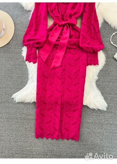 Роскошное платье в цвете фуксия