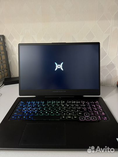 Honor hunter v700 core i5