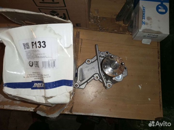 Насос водяной Ford Focus(dfw) Dolz f133