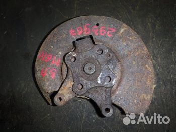 Кулак задний правый Мазда