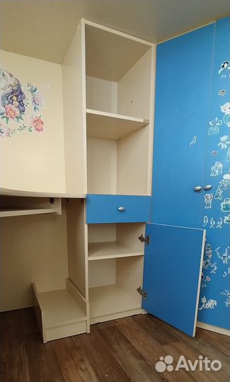 Детская кровать чердак со столом и шкафом