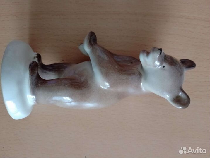 Фарфоровая статуэтка 