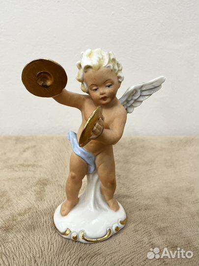 Фарфоровая статуэтка 