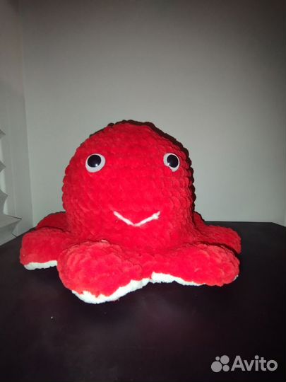 Игрушка осьминог вязанная