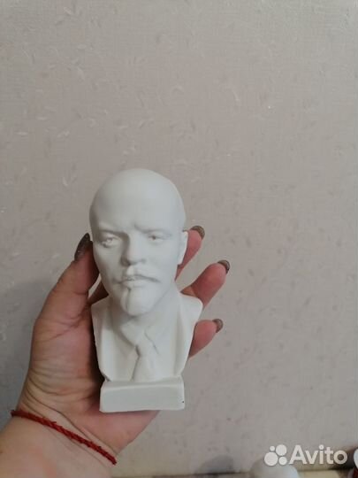 Бюст В. И. Ленина