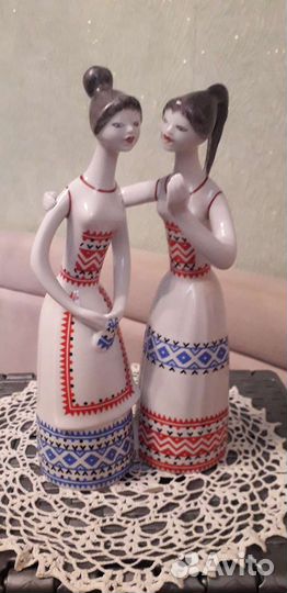 Статуэтка фарфор