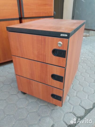 Тумбочка офисная выкатная