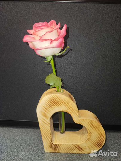 Живые цветы в колбе. Колба в сердце