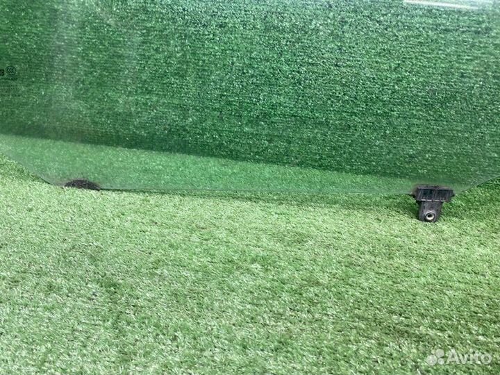 Стекло двери переднее правое Hyundai Elantra 3 XD