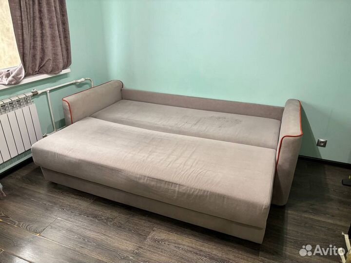 Диван