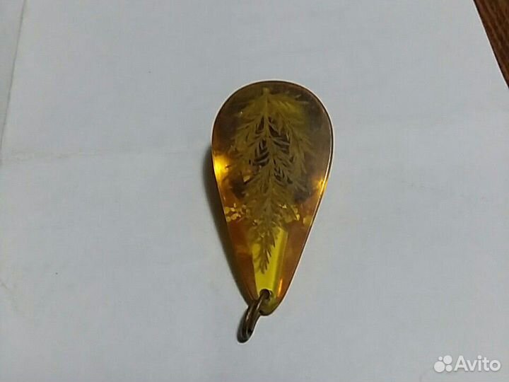 Янтарная подвеска