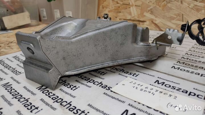 Несущий кронштейн двигателя Левый бмв