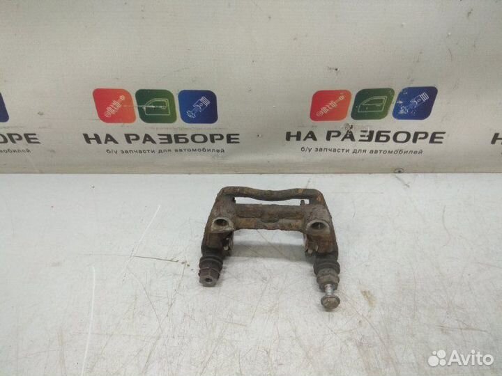 Скоба суппорта задняя правая Opel Astra H