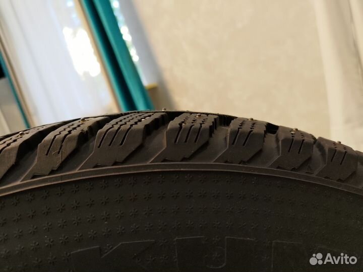 Kumho I'Zen RV Stud KC16 215/70 R16 100