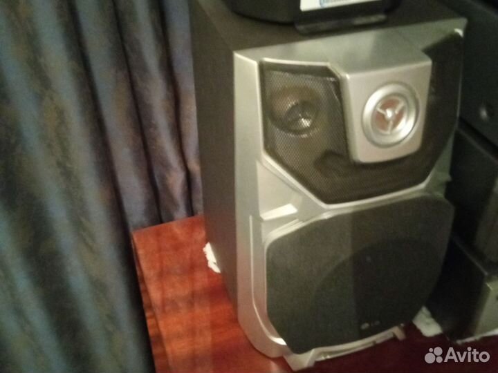 Акустические колонки LG