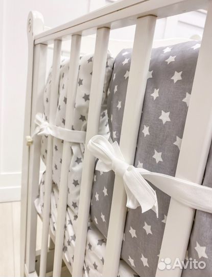 Бортики в детскую кроватку с постельным белым