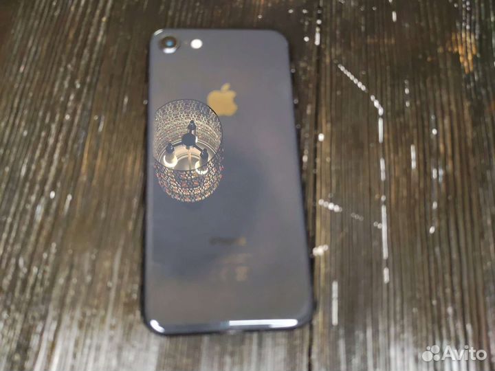 iPhone 8, 64 ГБ
