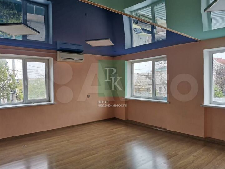 Помещение свободного назначения 33,5 м² с арендато