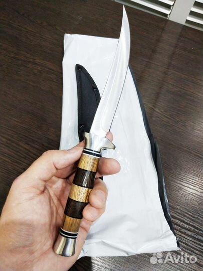 Новый острый обвалочный нож для мяса