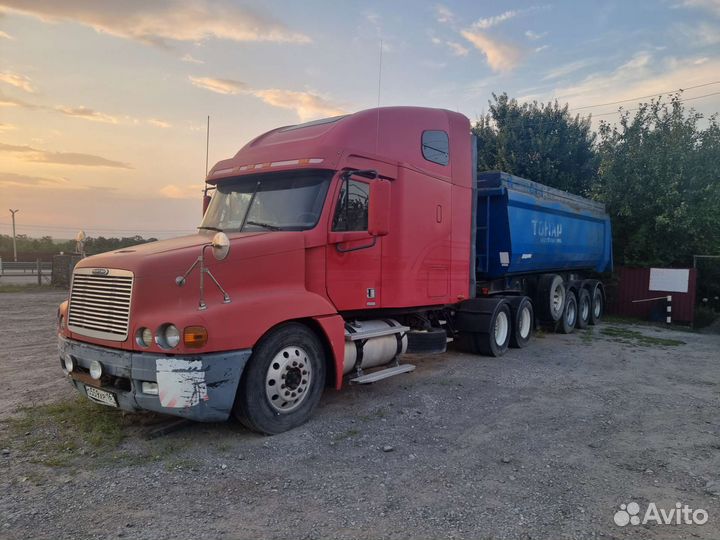 Freightliner FLC 120 с полуприцепом, 2002
