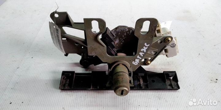 Кнопка открывания багажника личинка volkswagen Pa