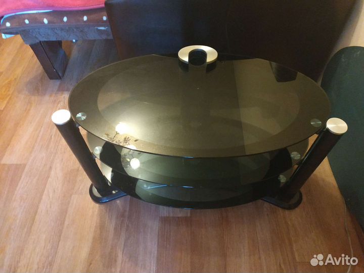 Стеклянный столик