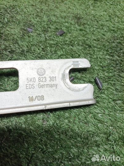 Петля капота левая VW Jetta 2005-2011