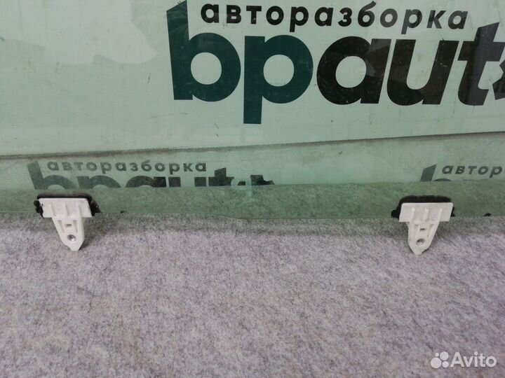 Стекло двери переднее левое 80301JD000 Nissan