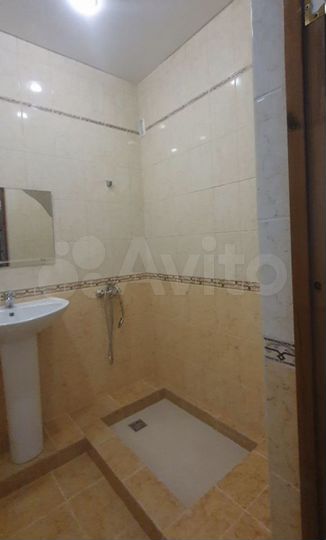 Комната 19 м² в 9-к., 1/3 эт.