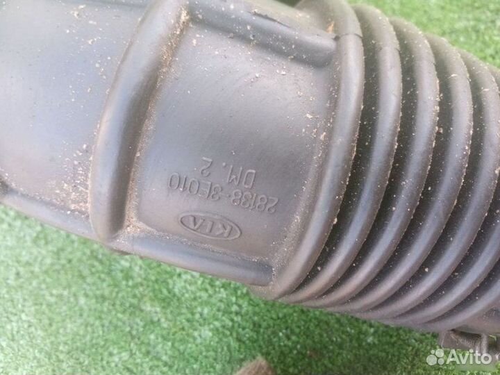 Патрубок воздушного фильтра Kia Sorento BL G6CU