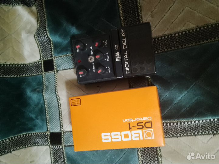 Гитарные педали Boss DS-1 и Лель digital delay