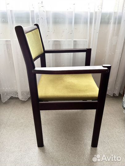 Стул-кресло мягкий классический
