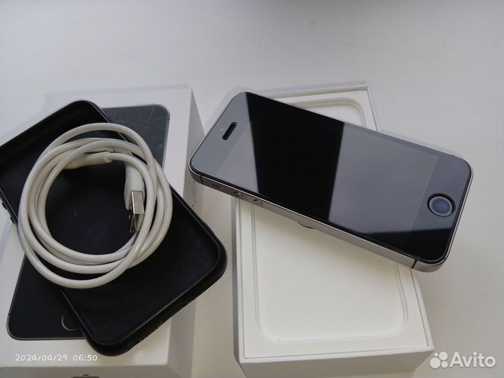 iPhone SE, 32 ГБ