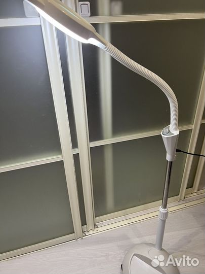 Лампа лупа для косметолога