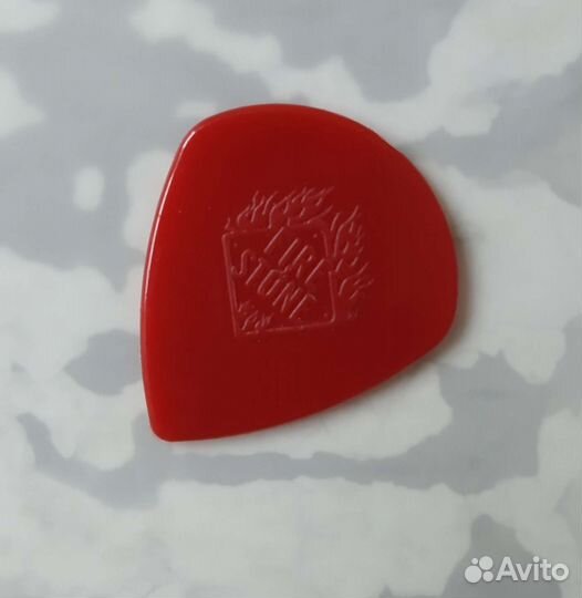 Каподастр для гитары, медиатор в подарок