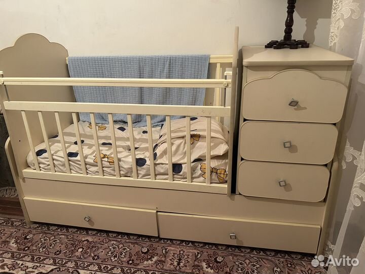 Детская кроватка