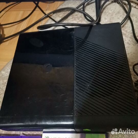 Xbox 360 e 60 gb 2015 г. в 8 дисков