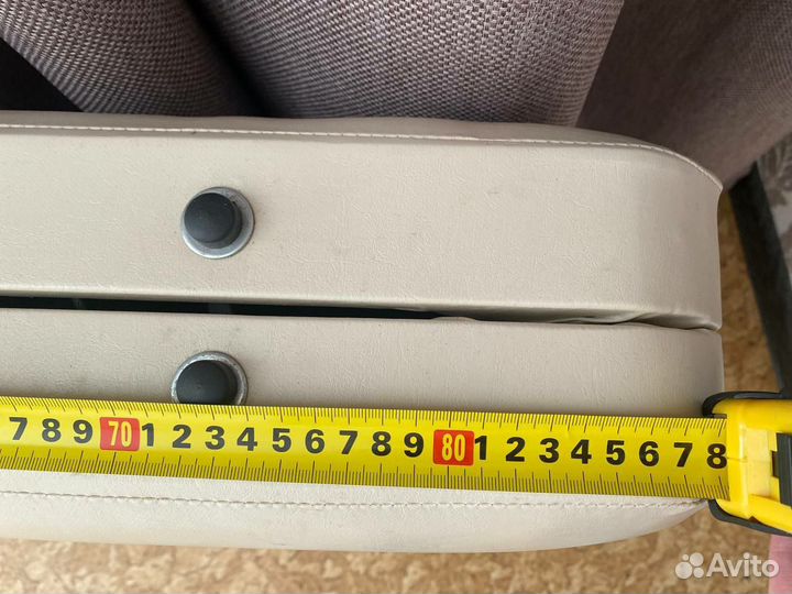 Кушетка бежевая для массажа для косметолога