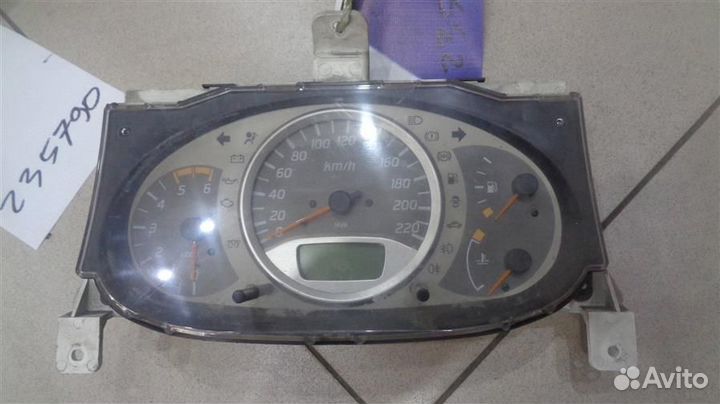 Панель приборов Nissan Almera Tino 2000-2006