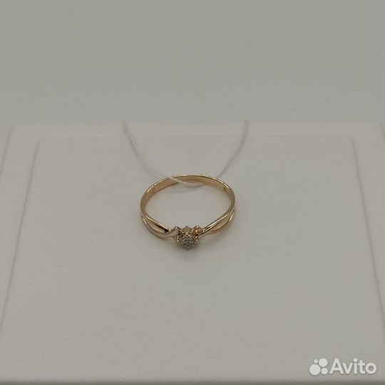 Кольцо с синтетическим камнем Золото