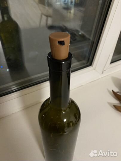 Гирлянда с пробкой для бутылок вместе с бутылками