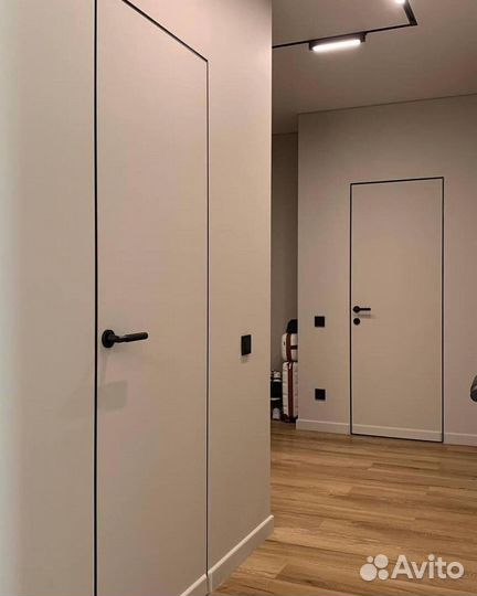 Скрытая дверь под дизайн