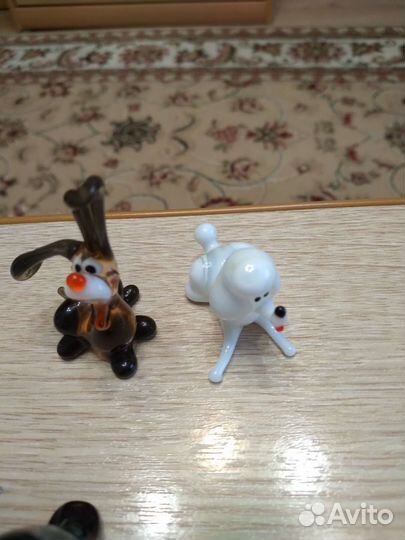 Фигурки из цветного стекла