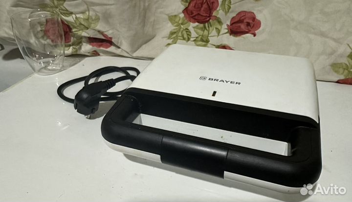Сэндвичница Brayer Br2201 750Вт