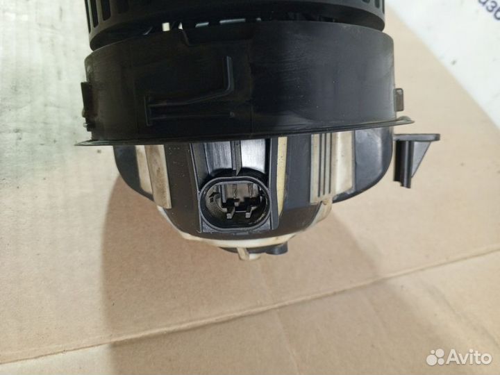 Моторчик отопителя Peugeot 308