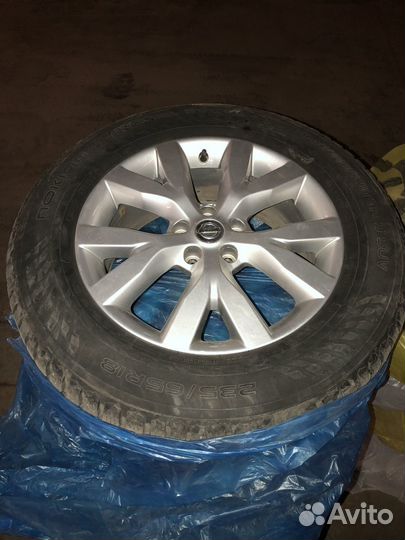 Комплект шипов. колес Nokian 235/65 r18 на Nissan