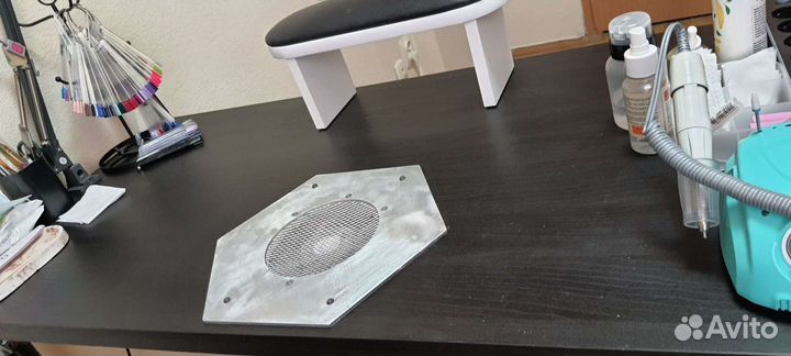 Маникюрный стол